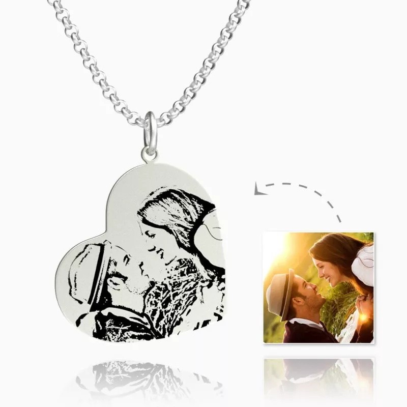 Collana con etichetta con foto a cuore verticale incisa