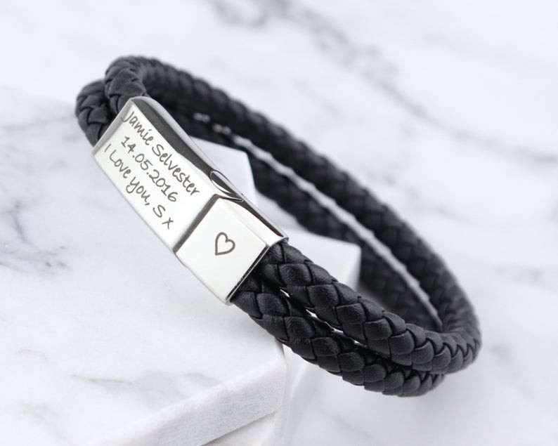 Bracciali in pelle personalizzati con nome inciso da uomo