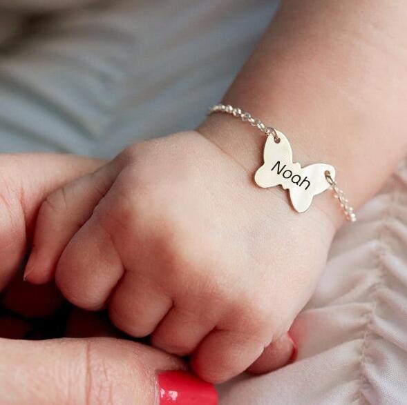 Braccialetti personalizzati con incisione del nome del bambino Brynn a forma di farfalla