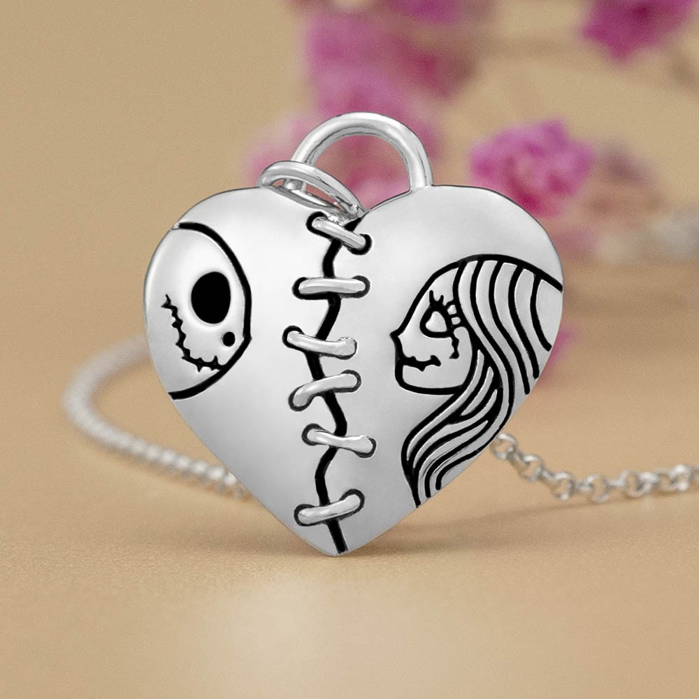 Collana in argento con cuore adorabile Jack Skellington e Sally con incisione del nome della coppia Regali di San Valentino