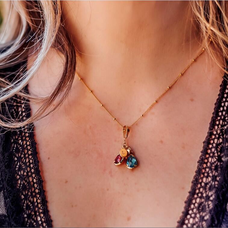 Collana personalizzata con nome con lettera iniziale a goccia Birthstone per lei con 1-8 ciondoli