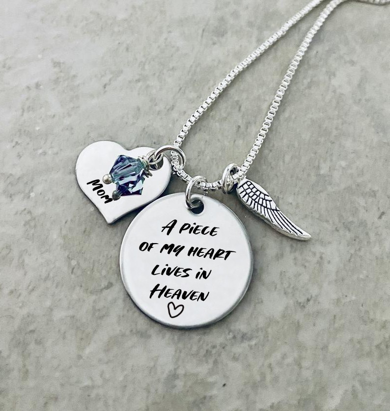 Collana personalizzata A Piece of My Heart Lives In Heaven Birthstone con ali d'angelo