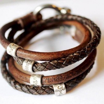 Braccialetti in pelle personalizzati con nome avvolto da uomo con 1-10 perline