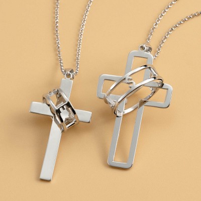Collana con croce personalizzata con simbolo di fede di coppia con anello inciso con nome Halo, due collane