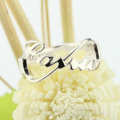 Anello con nome Infinity stile Carrie