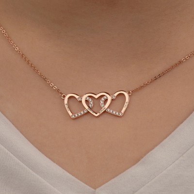 Collane personalizzate con nome inciso di cuori d'oro con 2-3 gioielli di cuori d'amore per lei